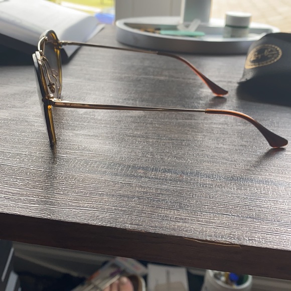 Women’s Ray Bans - Picture 2 of 3